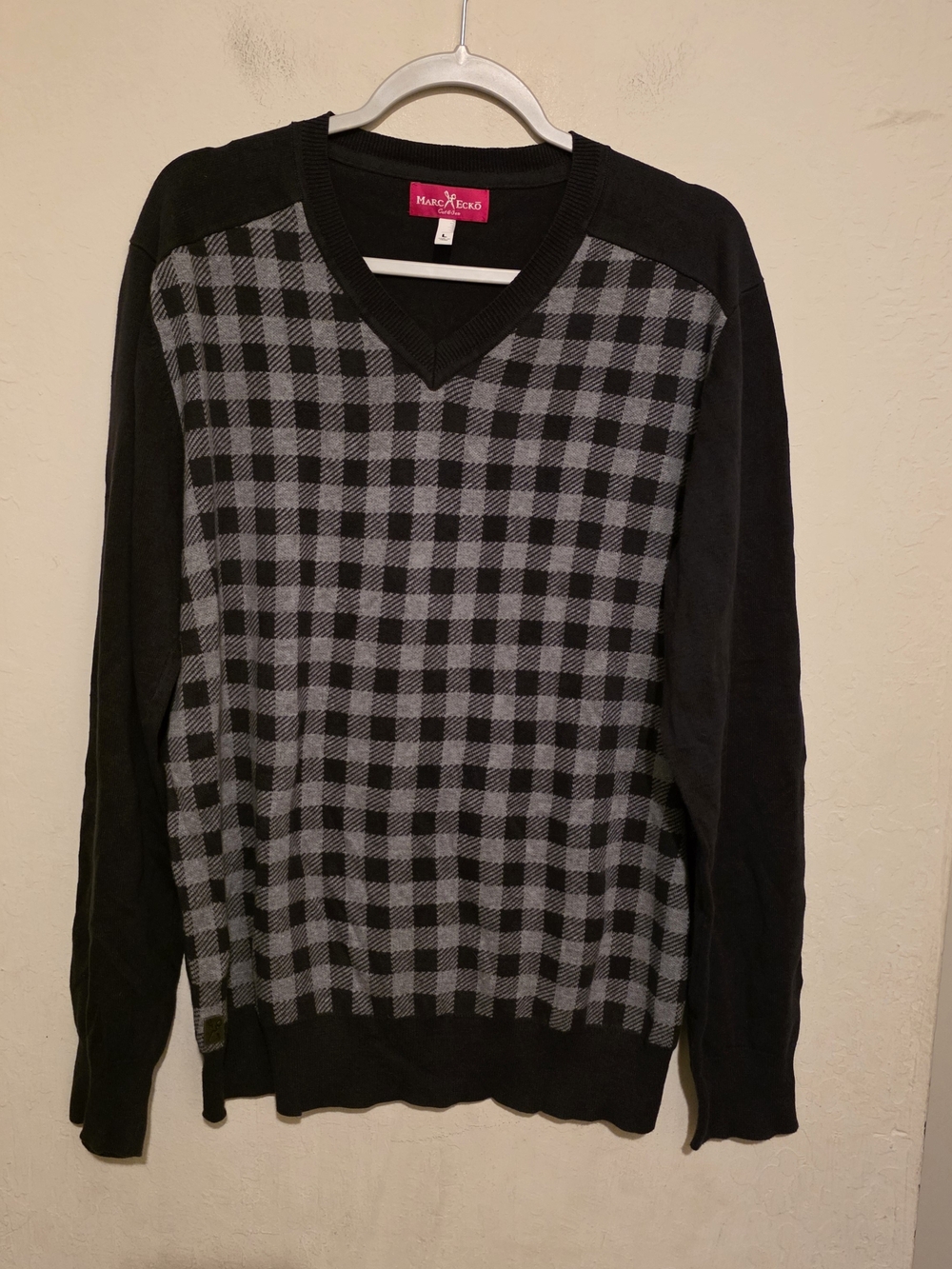 Marc Ecko Cut & Sew Black & Gray Checked V-Neck Sweater Size Large